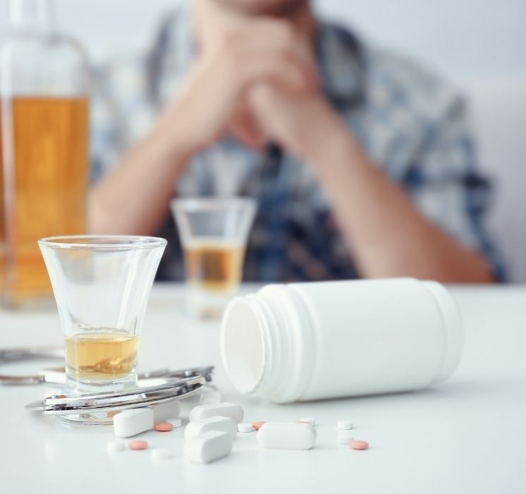 Pluri-elles Winnipeg animant une séance d'information sur la prévention et la sensibilisation aux substances.