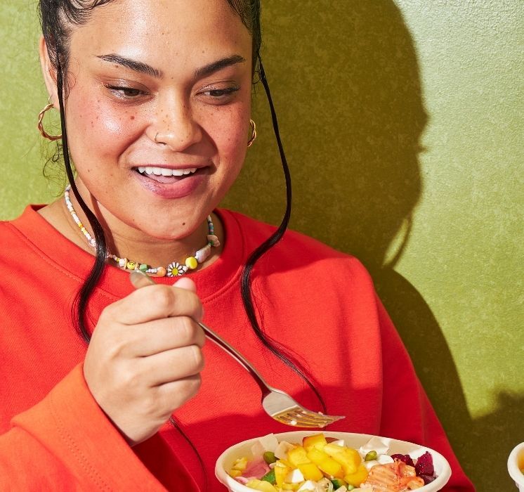 Pluri-elles Winnipeg animant un atelier de sensibilisation sur l'alimentation saine et les troubles alimentaires.