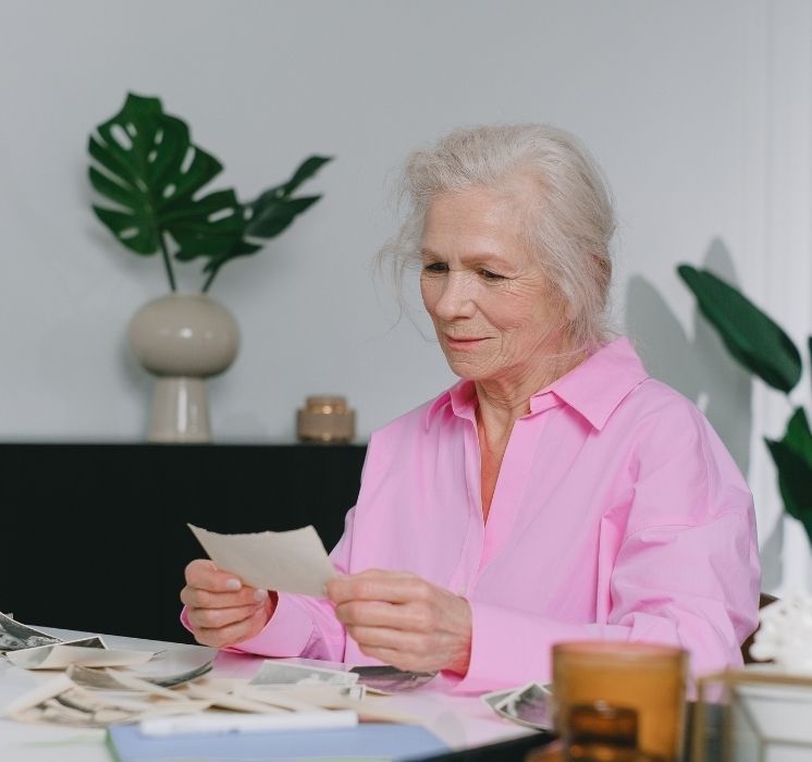 Pluri-elles Winnipeg offrant du soutien et des informations sur la maladie d'Alzheimer et la démence.