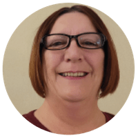 Portrait d'un membre de l'équipe dévouée de Pluri-elles Manitoba au service de la communauté.