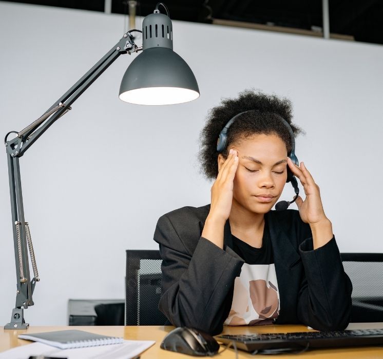 Pluri-elles Winnipeg offrant des conseils de soutien après une perte d'emploi.