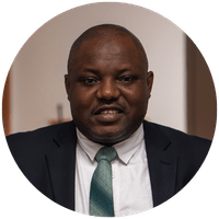 Portrait d'un membre de l'équipe dévouée de Pluri-elles Manitoba au service de la communauté.