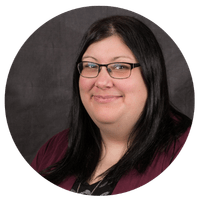 Portrait d'un membre de l'équipe dévouée de Pluri-elles Manitoba au service de la communauté.