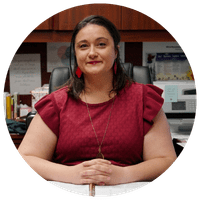 Portrait d'un membre de l'équipe dévouée de Pluri-elles Manitoba au service de la communauté.