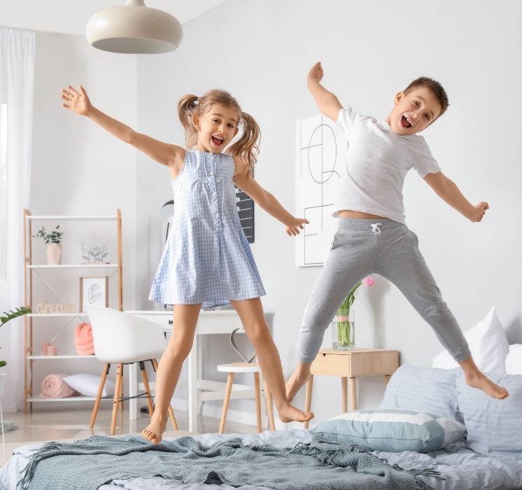 es règles de sécurité à la maison dans un atelier interactif chez Pluri-elles, Winnipeg.