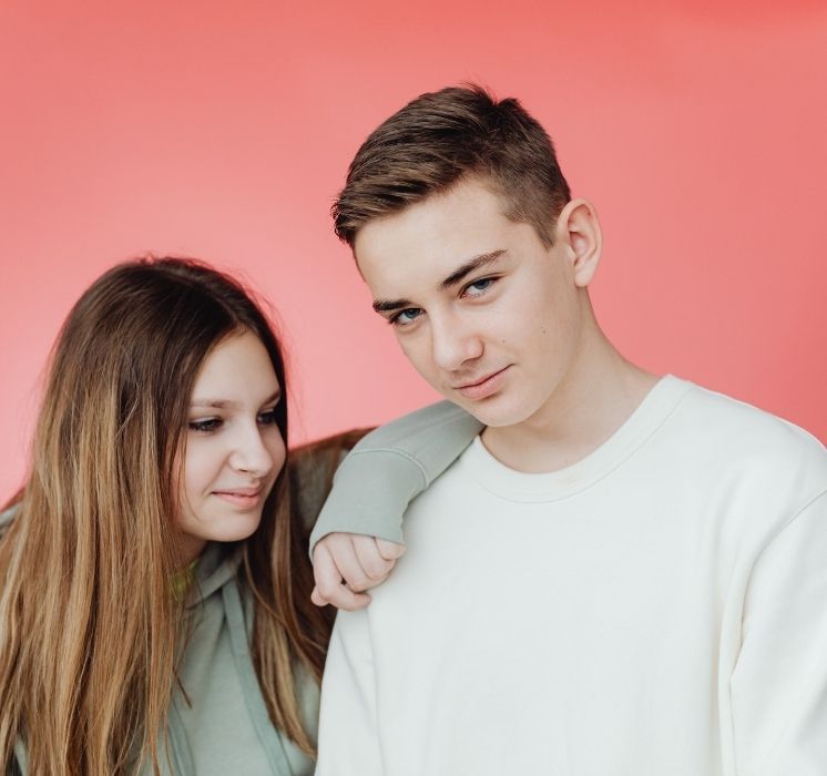 Un atelier intensif pour les ados : explorez l'empathie, déconstruisez les stéréotypes et comprenez vos droits et responsabilités face à l'intimidation.