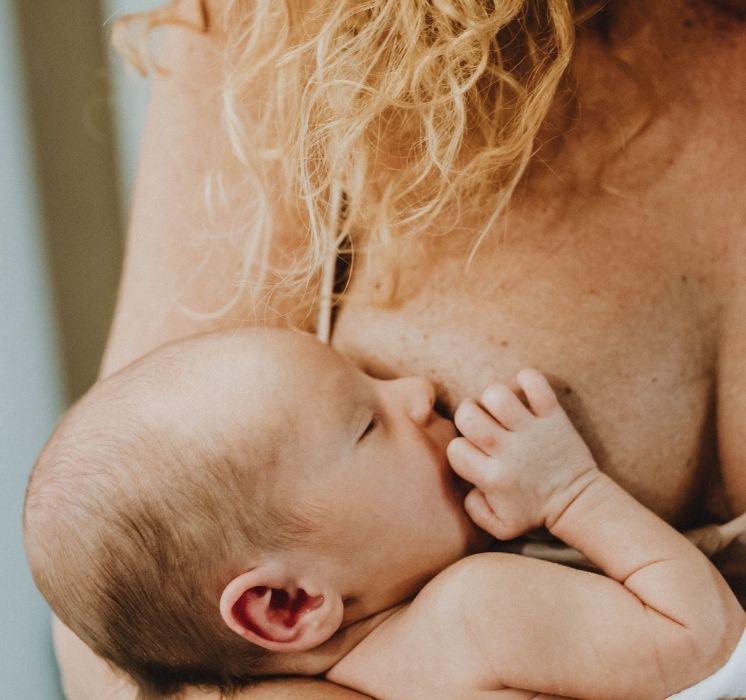 soutien et des conseils bienveillants dans le cadre du service d'allaitement Nourri-source chez Pluri-elles, Winnipeg.