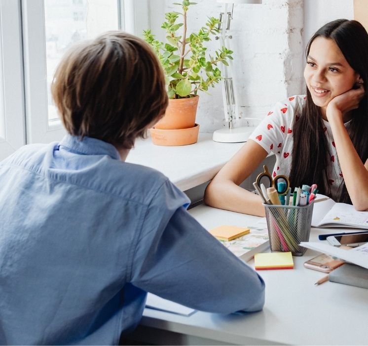 L'échange et l'éducation sur la puberté pour l'atelier Mon corps change avec Pluri-elles, Winnipeg.