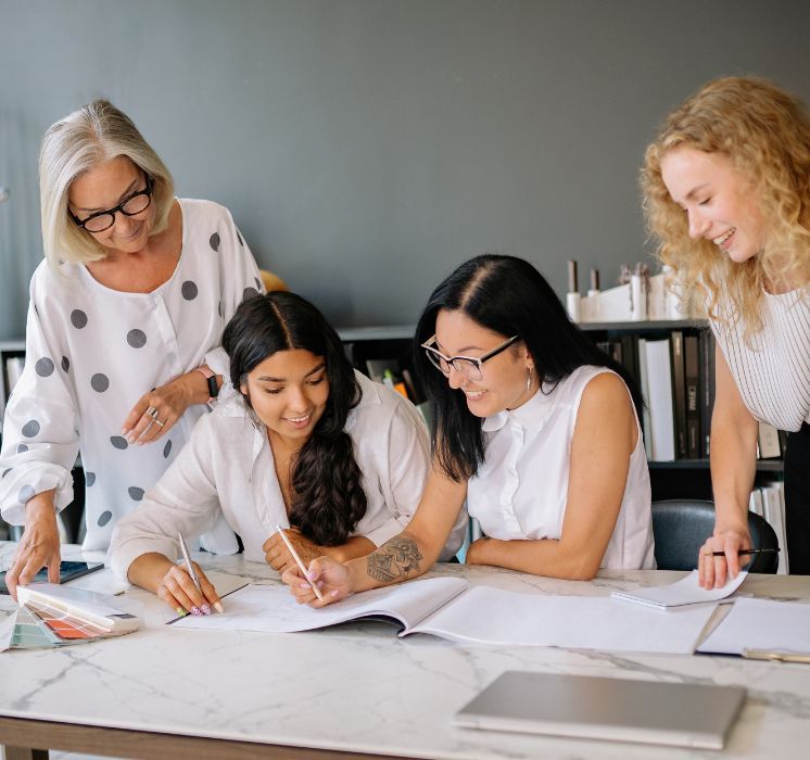Ateliers d'écriture créative « Lettres d'espoir » pour l'expression de soi et le bien-être Pluri-elles au Manitoba.