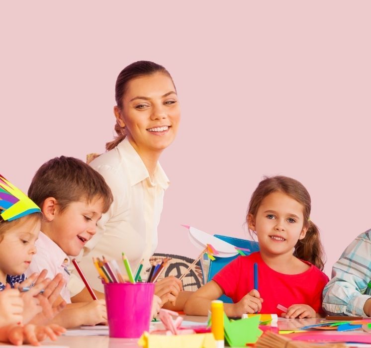 Équipe d'éducateurs et d'éducatrices de petite enfance en atelier de cohésion et de perfectionnement professionnel chez Pluri-elles, Winnipeg.