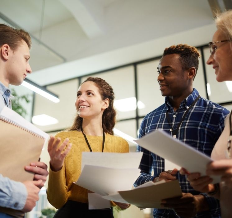 Professionnelles participant au programme Prendre sa carrière en main (PCM) de Pluri-elles pour bâtir un réseau professionnel à Winnipeg.