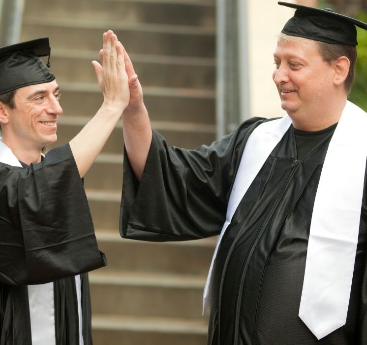 Étudiants en préparation au Certificat canadien d'éducation des adultes (CCÉA) avec Pluri-elles à Winnipeg pour un retour aux études.