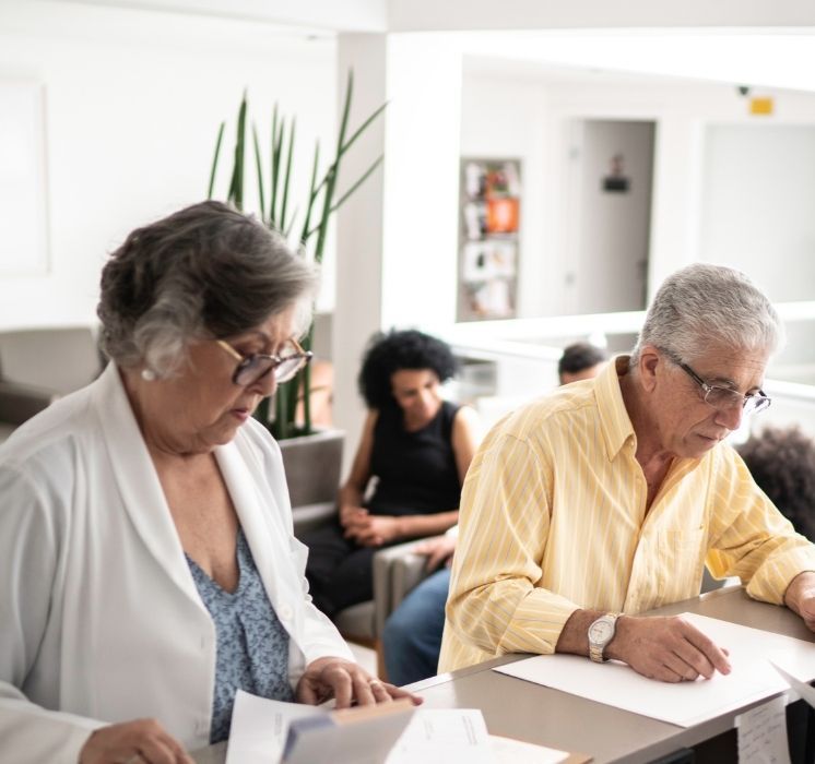 Travailleurs expérimentés de 50 ans et plus en formation au programme Zone Emploi chez Pluri-elles Winnipeg.