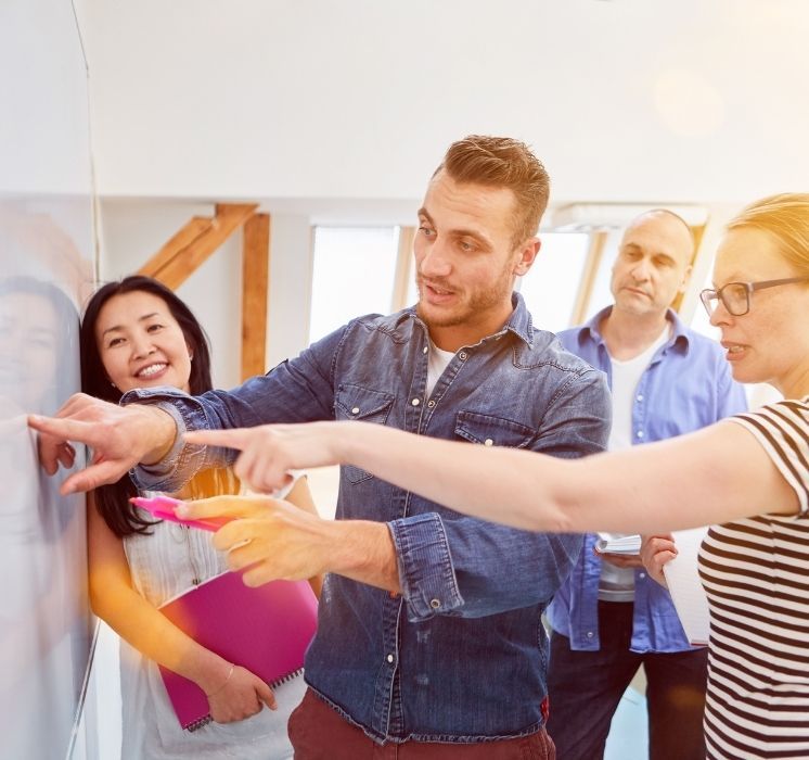 Améliorez votre français avec nos cours gratuits pour tous les niveaux, spécialement adaptés pour les parents de la DSFM et la communauté.