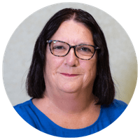 Portrait d'un membre de l'équipe dévouée de Pluri-elles Manitoba au service de la communauté.
