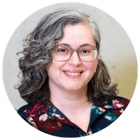 Portrait d'un membre de l'équipe dévouée de Pluri-elles Manitoba au service de la communauté.