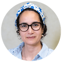 Portrait d'un membre de l'équipe dévouée de Pluri-elles Manitoba au service de la communauté.