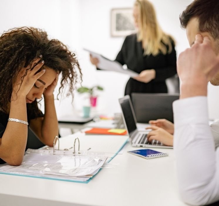 Retrouvez sérénité et efficacité : apprenez à dompter votre stress professionnel avec nos outils pratiques.